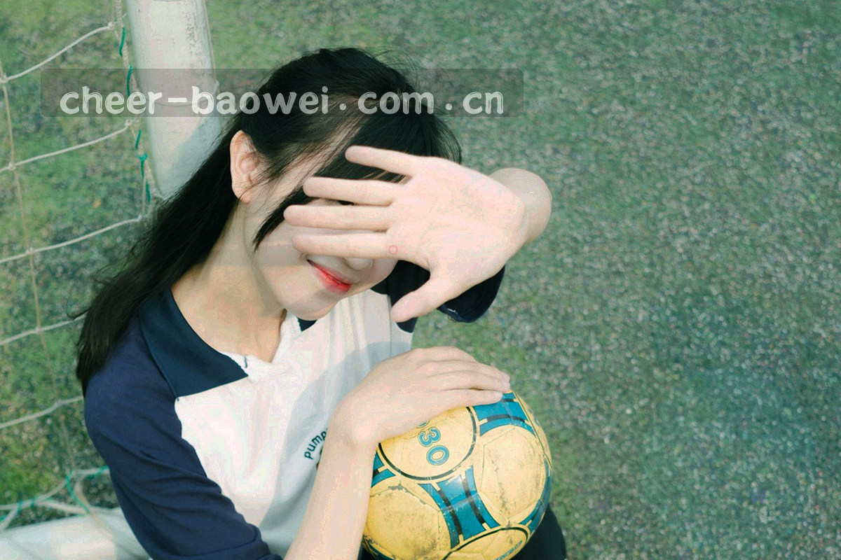 深色界面上的版本更新提示条与荧光绿刷新进度示意画面